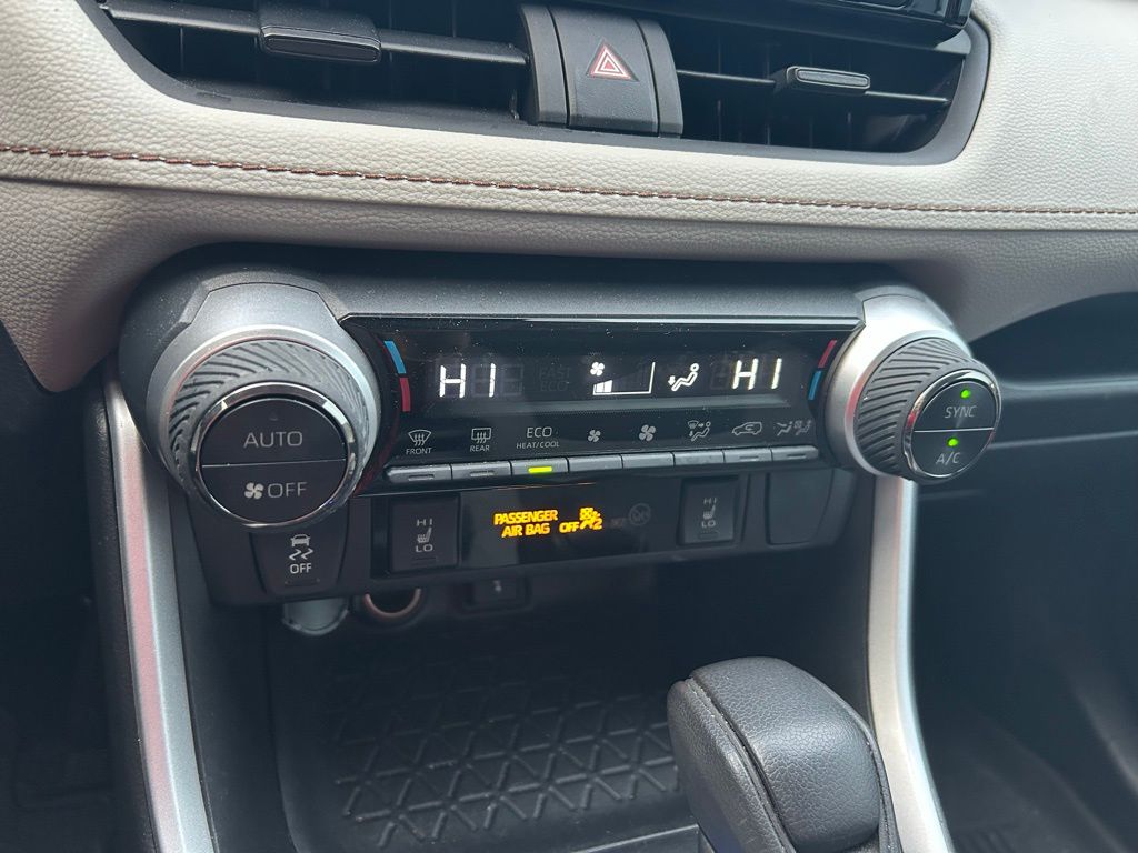 Thumbnail: 2021 Toyota RAV4 - 24