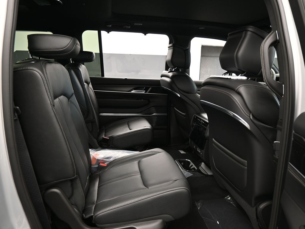 New 2026 Silver Zynith Jeep Summit Obsidian image 41