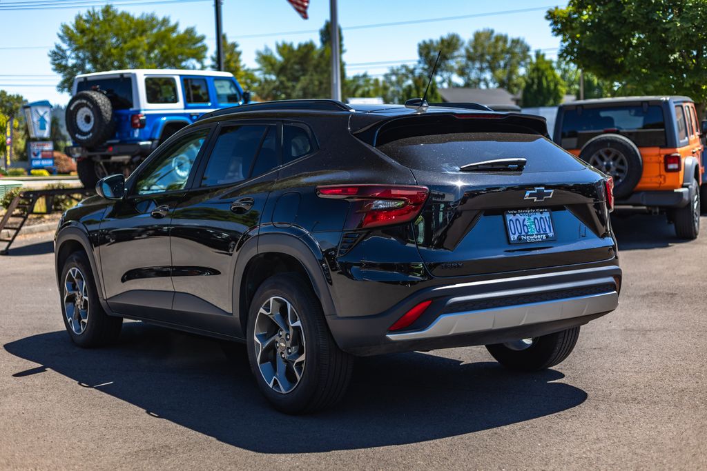 2024 Chevrolet Trax LT thumbnail 10