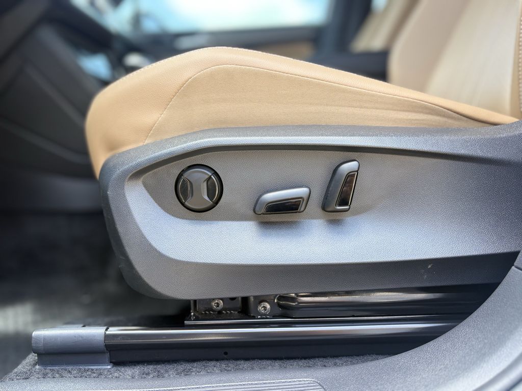 2024 Volkswagen Tiguan 2.0T SE - 11