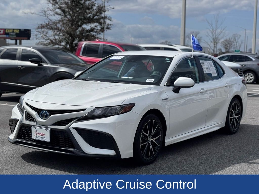 2021 Toyota Camry SE Hybrid