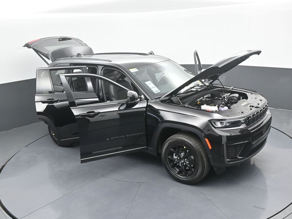 New 2026 Diamond Black Crystal Pearlcoat Jeep Laredo image 62