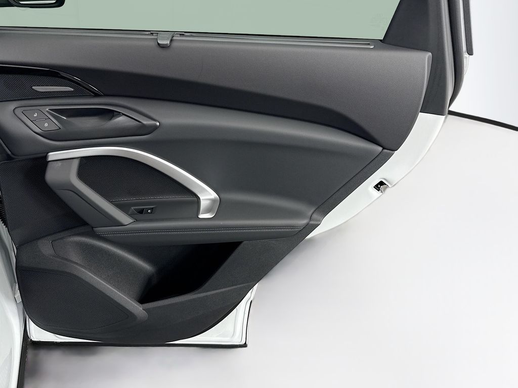 Thumbnail: 2025 Audi Q5 - 26