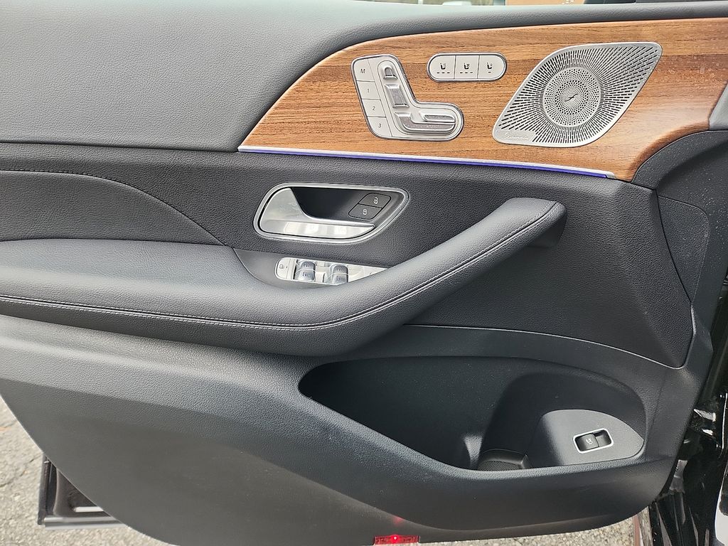 Thumbnail: 2025 Mercedes-Benz GLE - 12