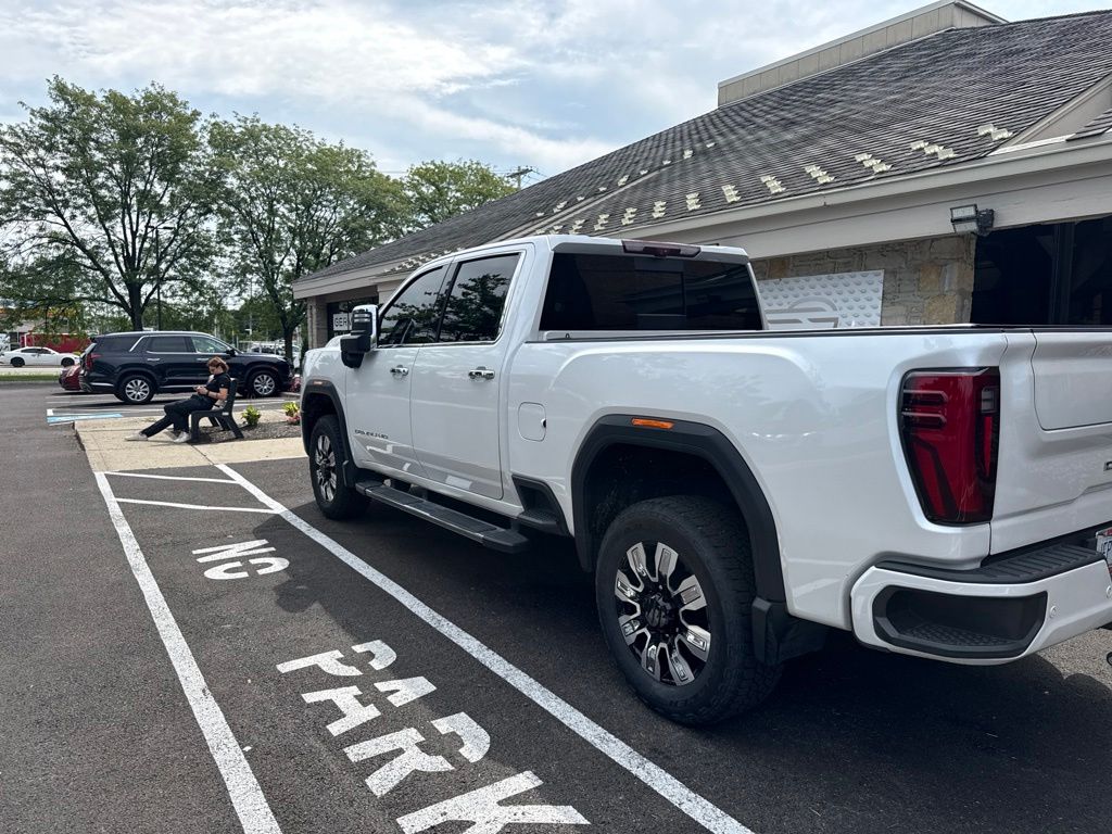 Used 2024 White GMC Denali image 4