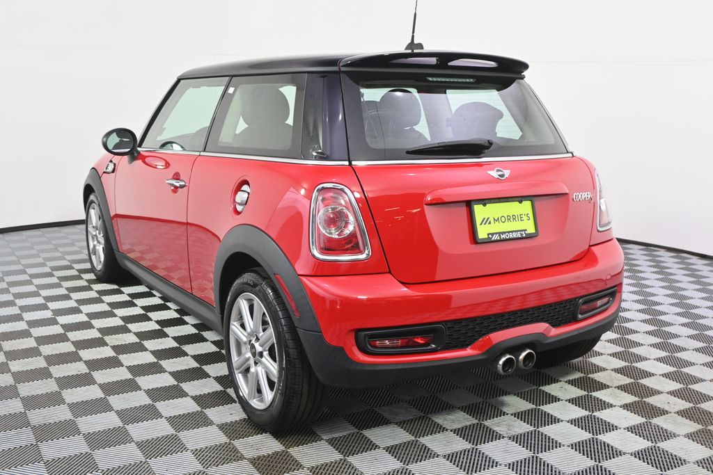 View vehicle photo 4