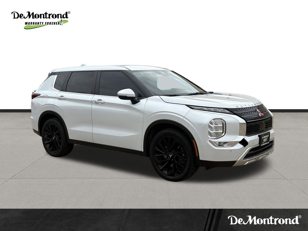 2022 Mitsubishi Outlander SE  at Baytown Hyundai