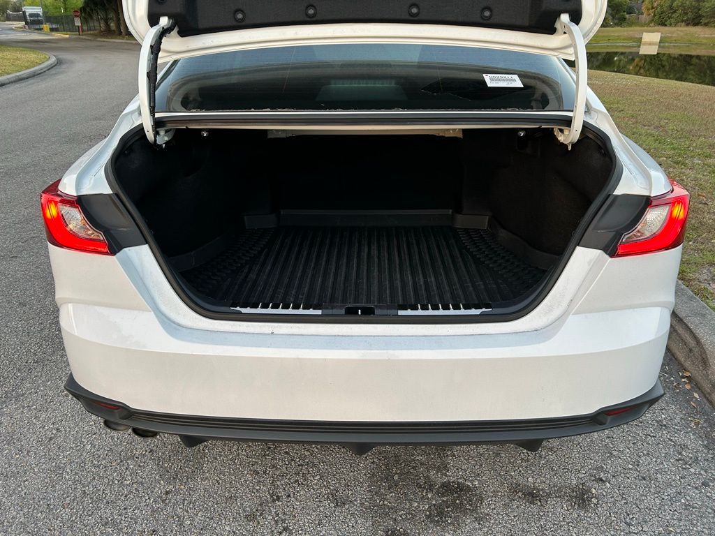 2025 Toyota Camry SE 10