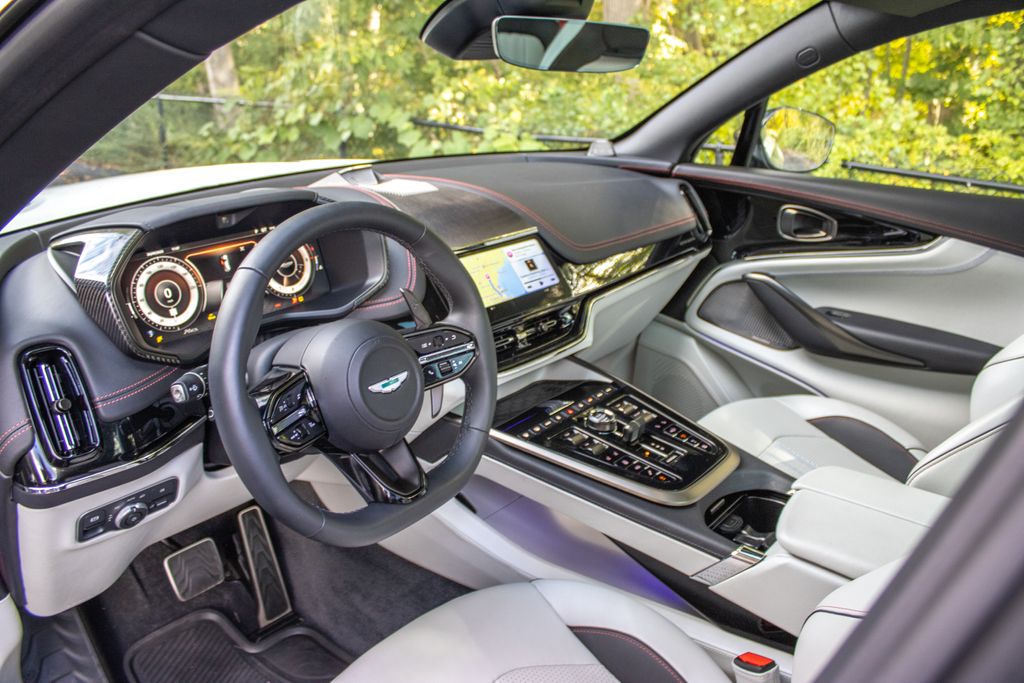 2025 Aston Martin DBX 707 - Photo 9