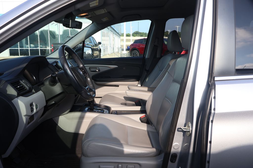 Thumbnail: 2019 Honda Pilot - 13