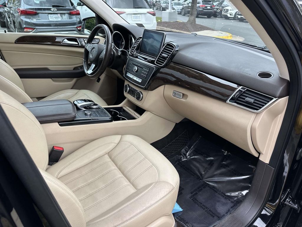 Thumbnail: 2016 Mercedes-Benz GLE - 21