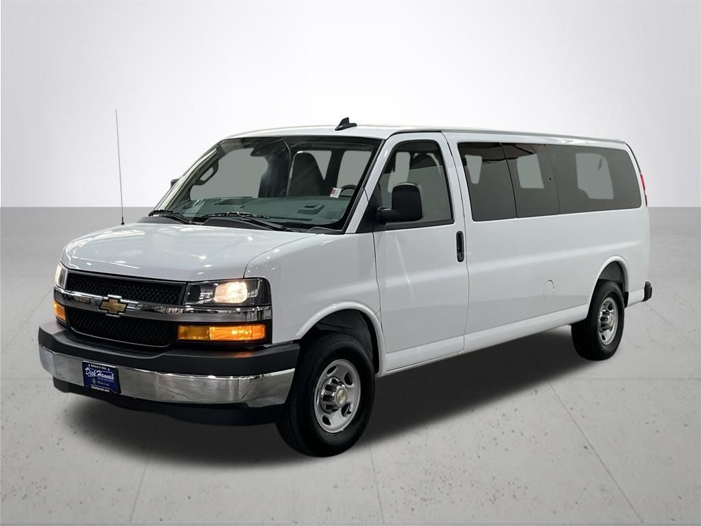 2025 Chevrolet Express 3500 LT