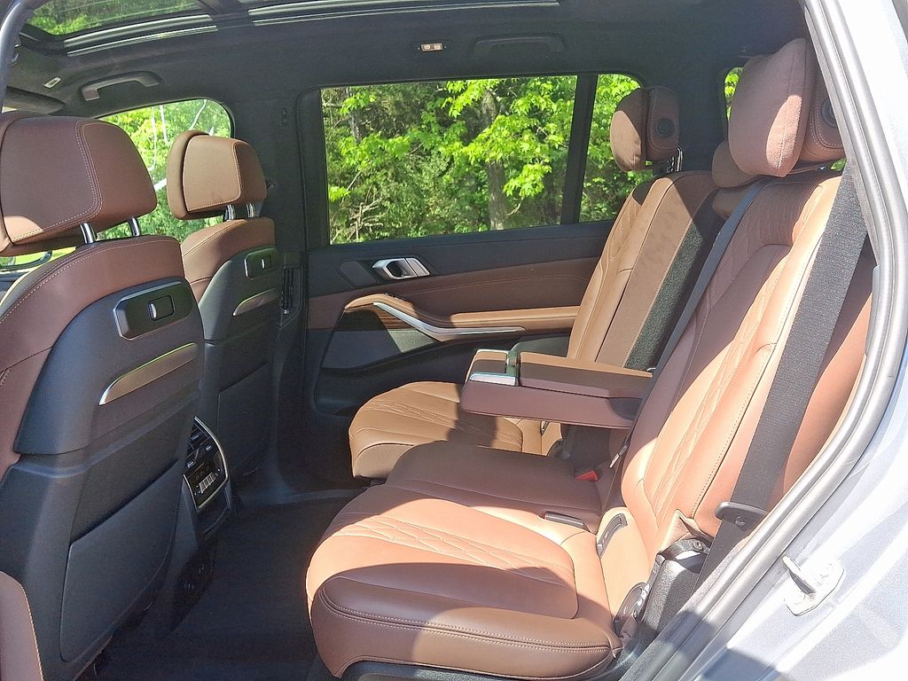 2023 BMW X7 xDrive40i 10