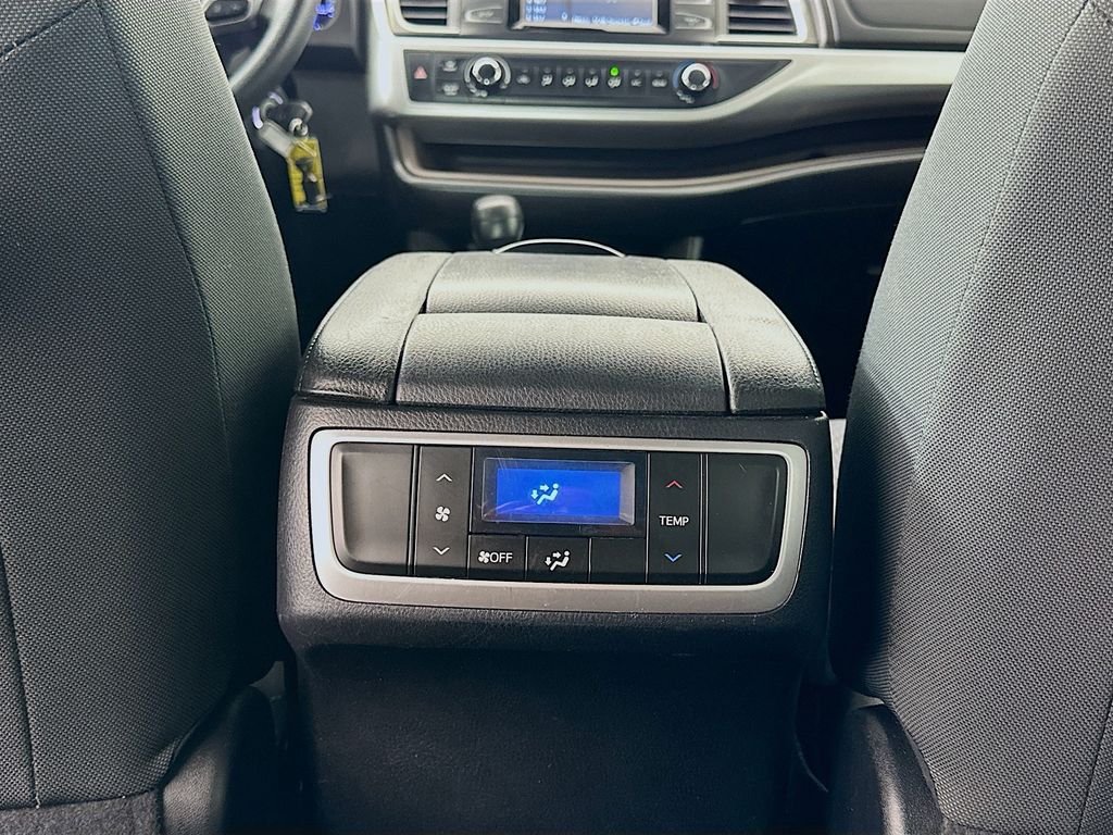 Thumbnail: 2019 Toyota Highlander - 24