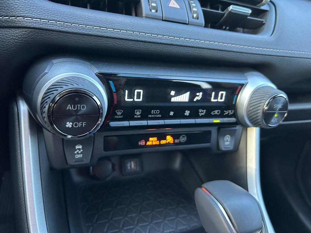 2024 Toyota RAV4 XLE Premium 26