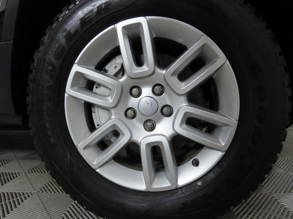 2024 Land Rover Defender 110 32