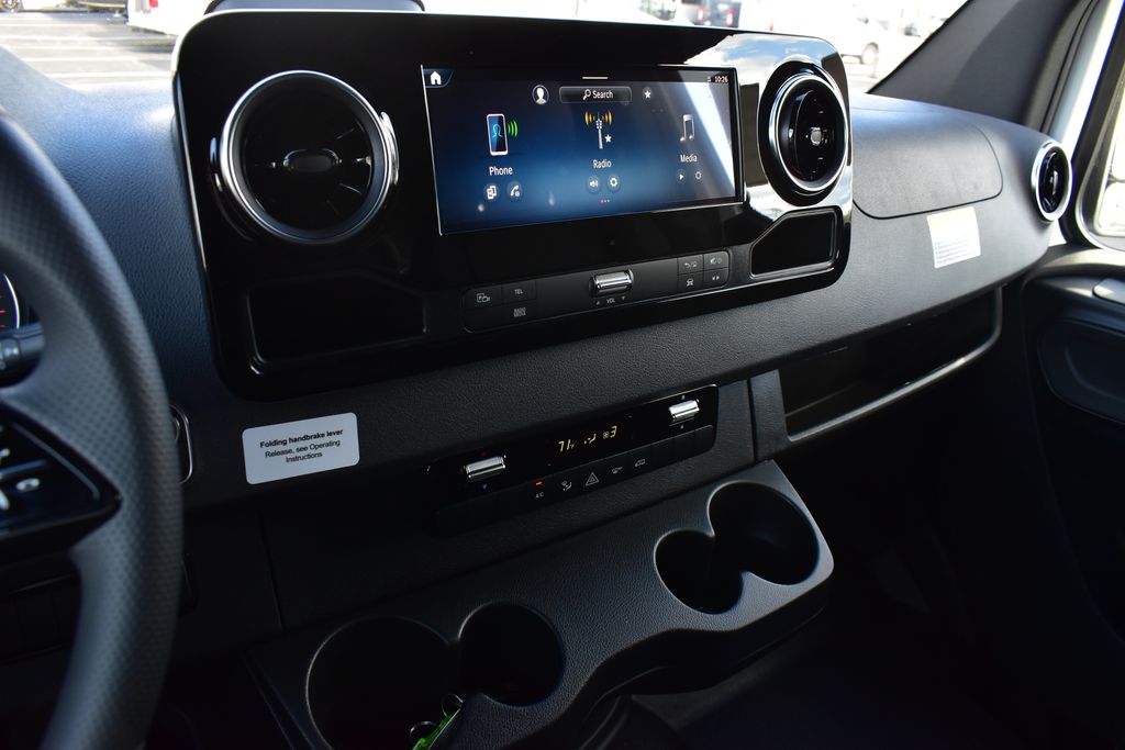 Thumbnail: 2025 Mercedes-Benz Sprinter - 17