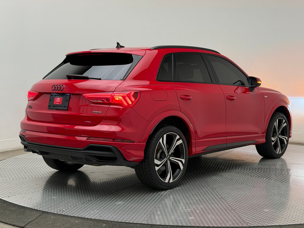 Thumbnail: 2023 Audi Q3 - 10