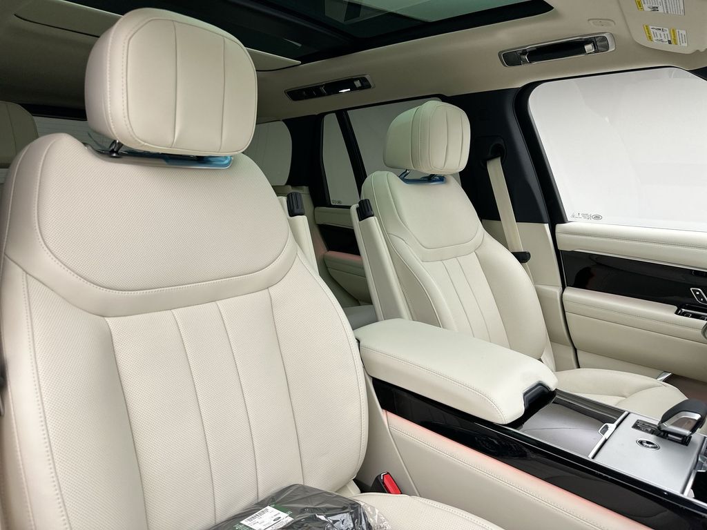 Thumbnail: 2026 Land Rover Range Rover - 18