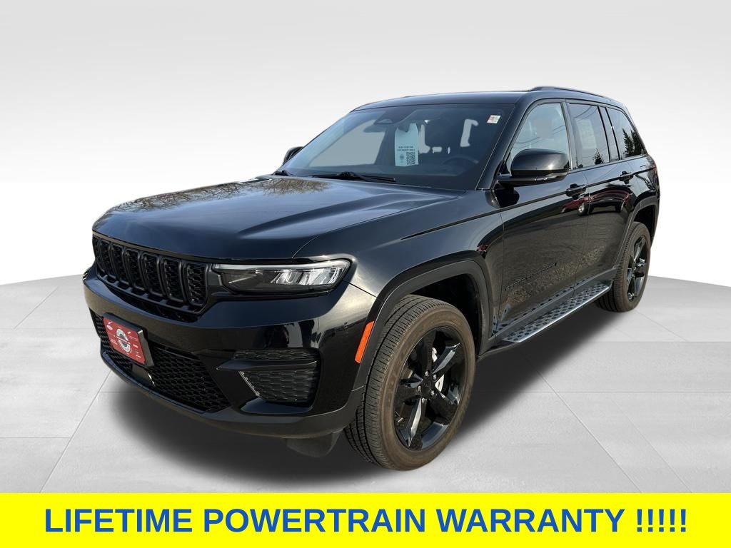 Diamond Black Crystal Pearlcoat 2024 Jeep Grand Cherokee Altitude 4WD SUV / Crossover Four-Wheel Drive 8-Speed Automatic