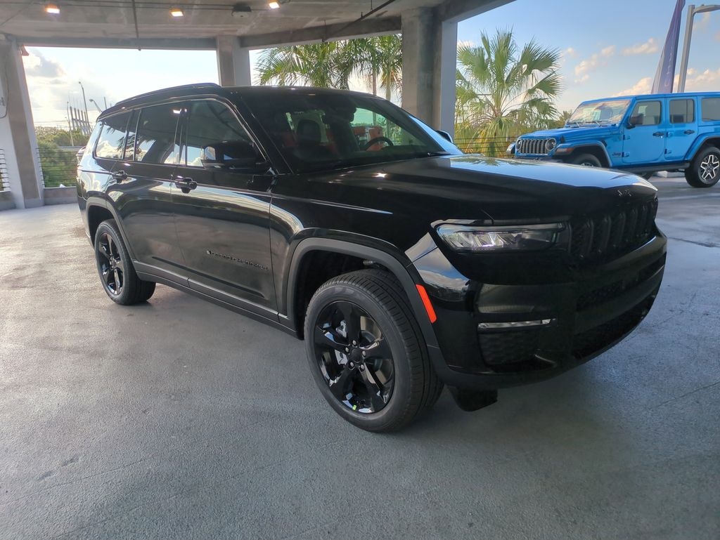 New Diamond Black Crystal Pearlcoat 2025 Jeep Grand Cherokee L