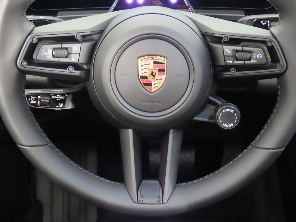 Thumbnail: 2026 Porsche Macan - 20
