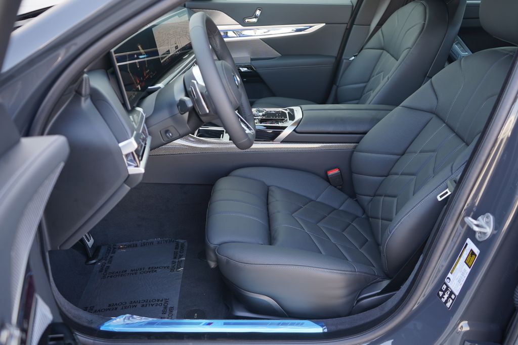 2025 BMW 7 Series 760i xDrive 11