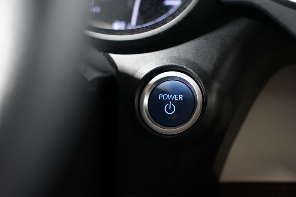 2022 Toyota Sienna XLE 23