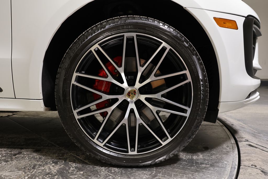 Thumbnail: 2024 Porsche Macan - 13