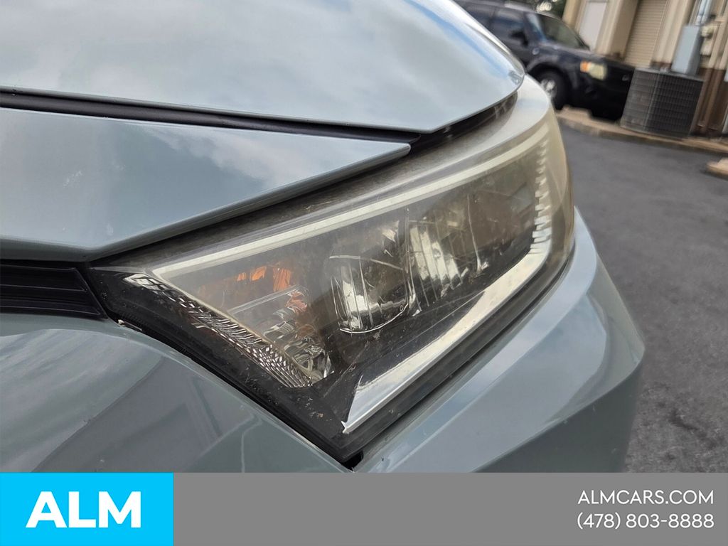 Used 2019 Green Toyota XLE image 22