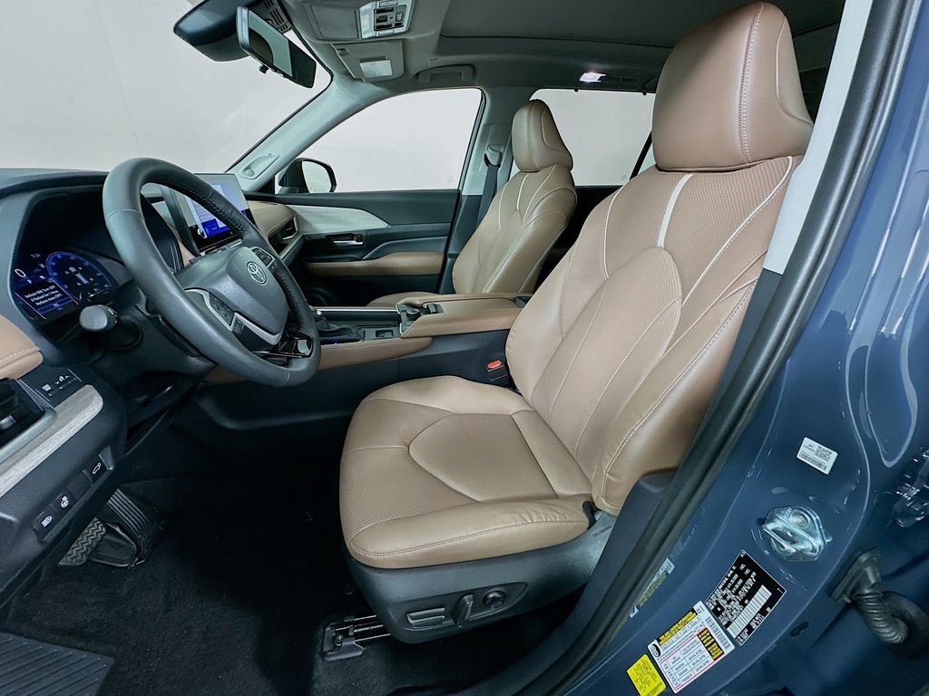 Thumbnail: 2025 Toyota Grand Highlander - 20