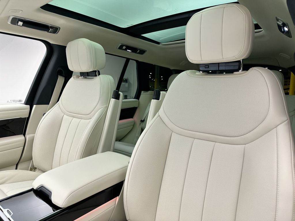 Thumbnail: 2025 Land Rover Range Rover - 8