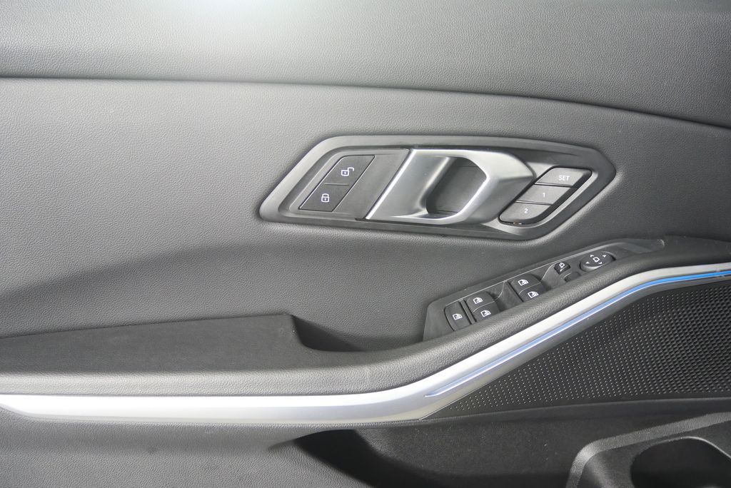 Thumbnail: 2024 BMW 3 Series - 9