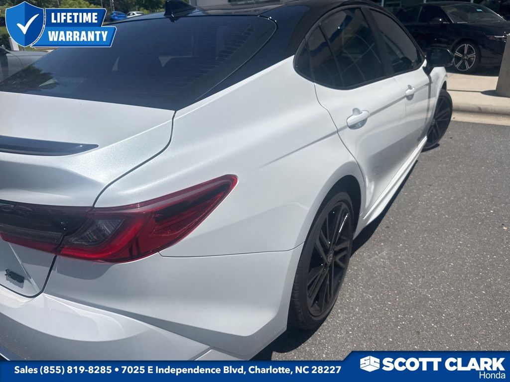 2025 Toyota Camry XSE Hybrid's photo