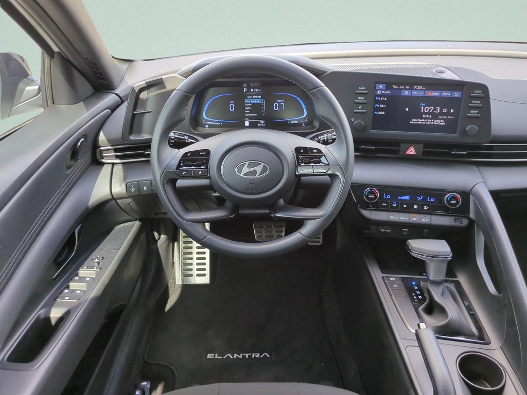 Used 2026 White Hyundai SEL Sport image 11