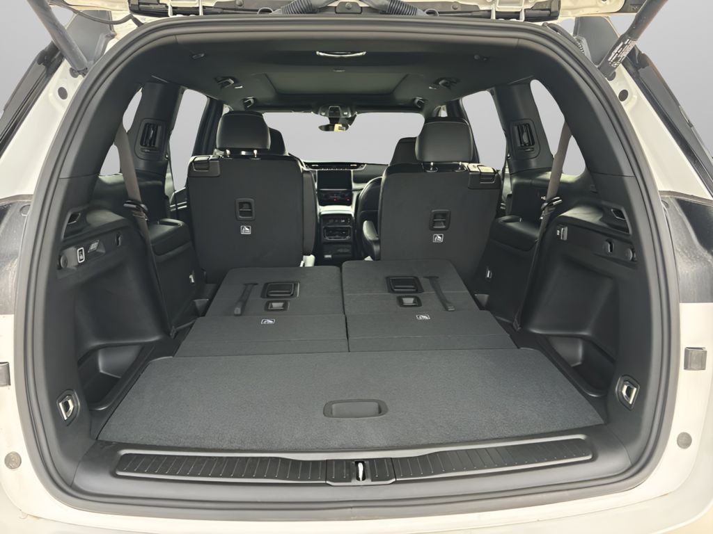 New 2025 White Jeep Limited image 18