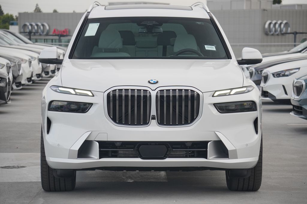 2025 BMW X7 xDrive40i 2