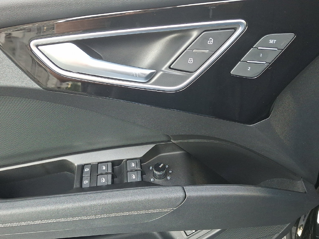 Thumbnail: 2023 Audi Q4 e-tron - 12