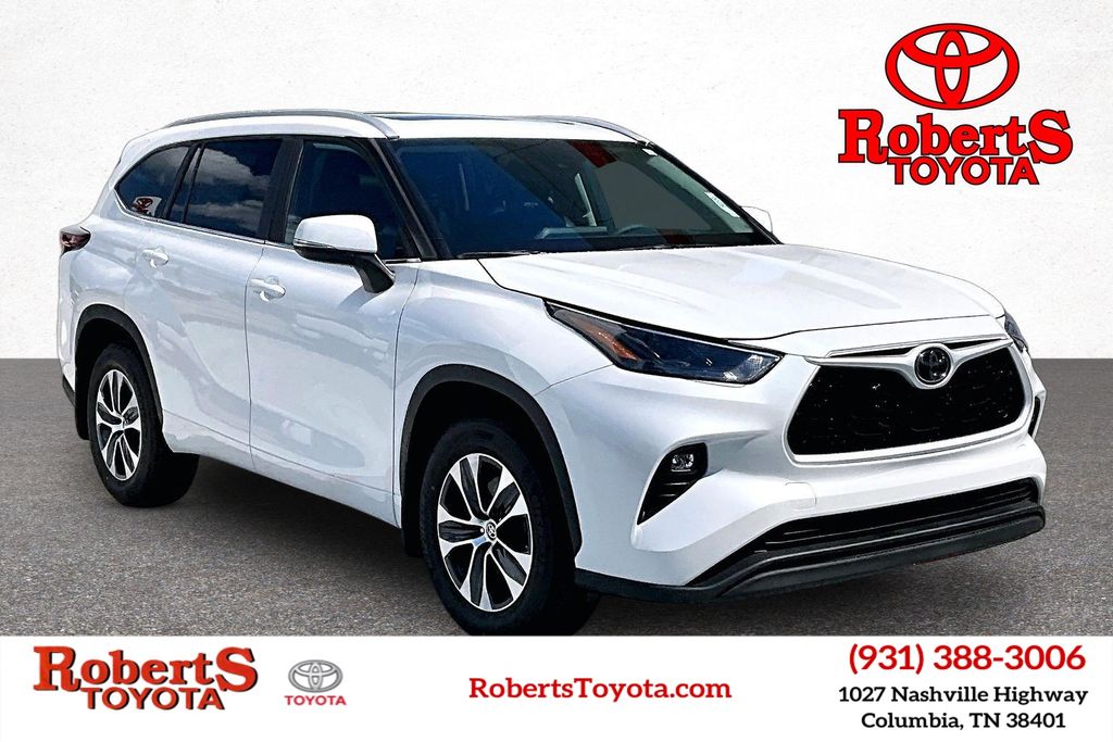 White (Wind Chill Pearl) 2026 Toyota Highlander XLE AWD SUV / Crossover All-Wheel Drive 8-Speed Automatic