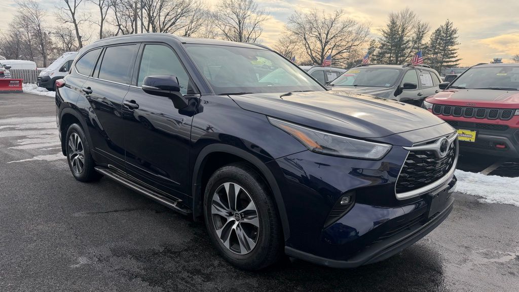 2022 Toyota Highlander XLE AWD