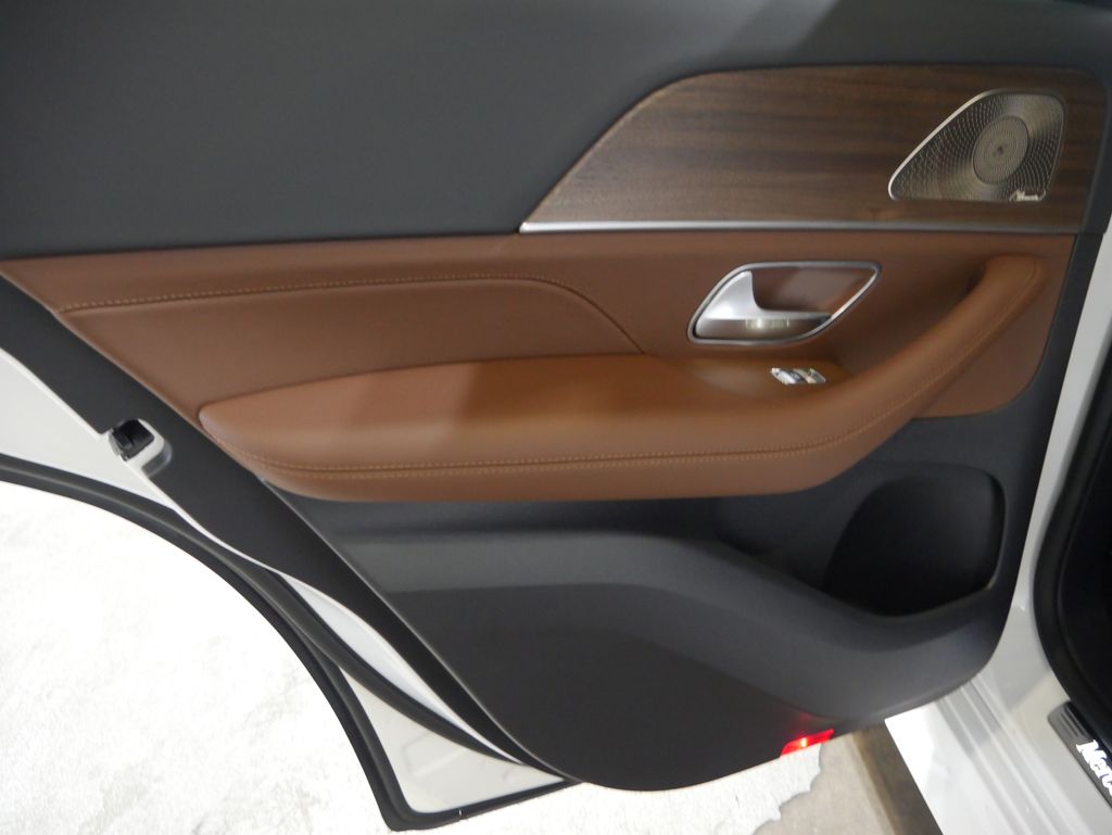 Thumbnail: 2026 Mercedes-Benz GLE - 16