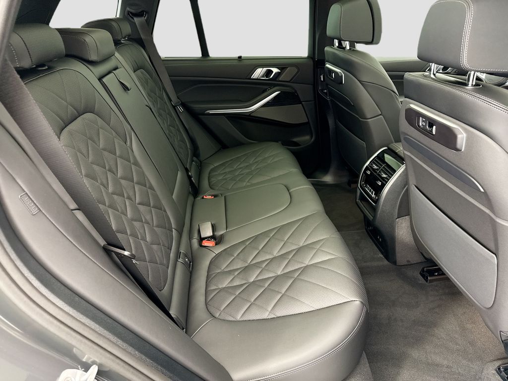 Thumbnail: 2026 BMW X5 - 21