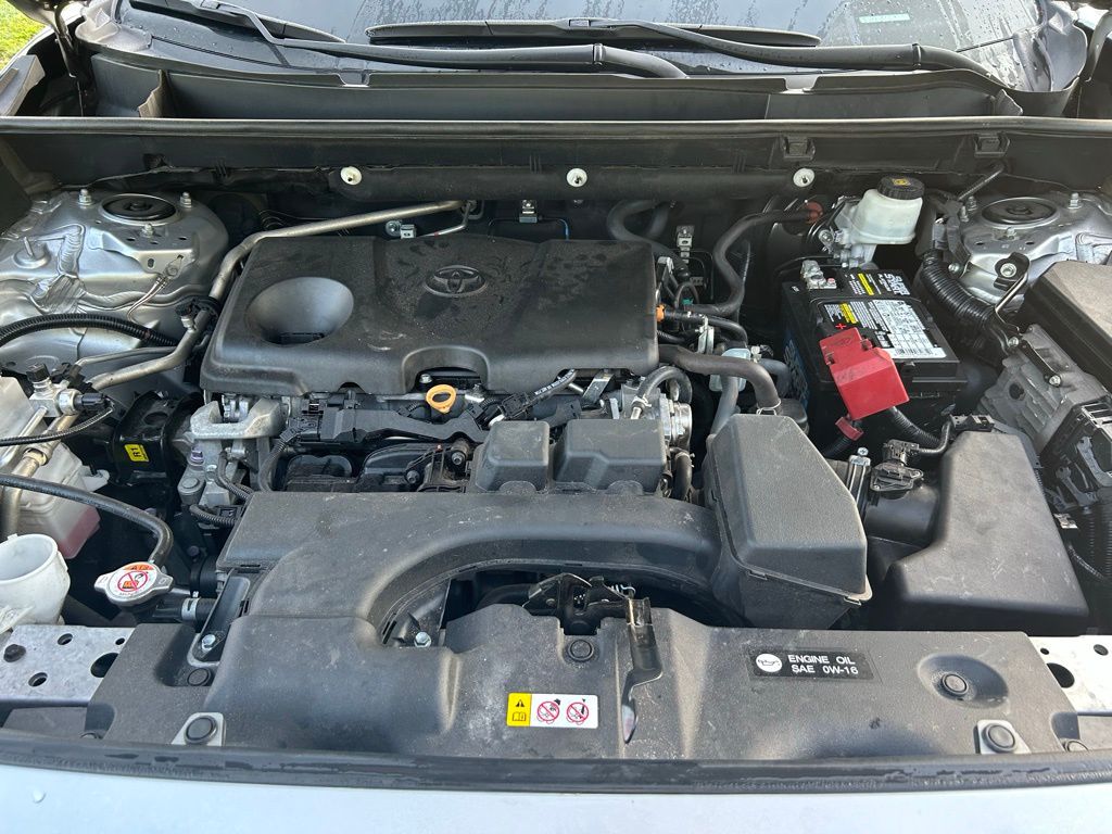 2022 Toyota RAV4 LE 11