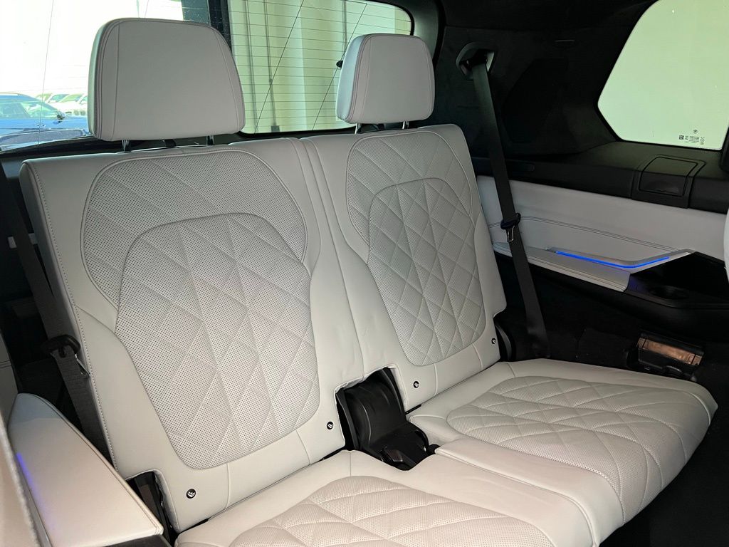 Thumbnail: 2023 BMW X7 - 10