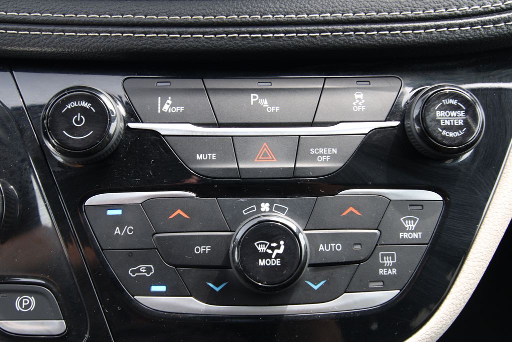 Used 2023 Chrysler Pacifica Hybrid Van