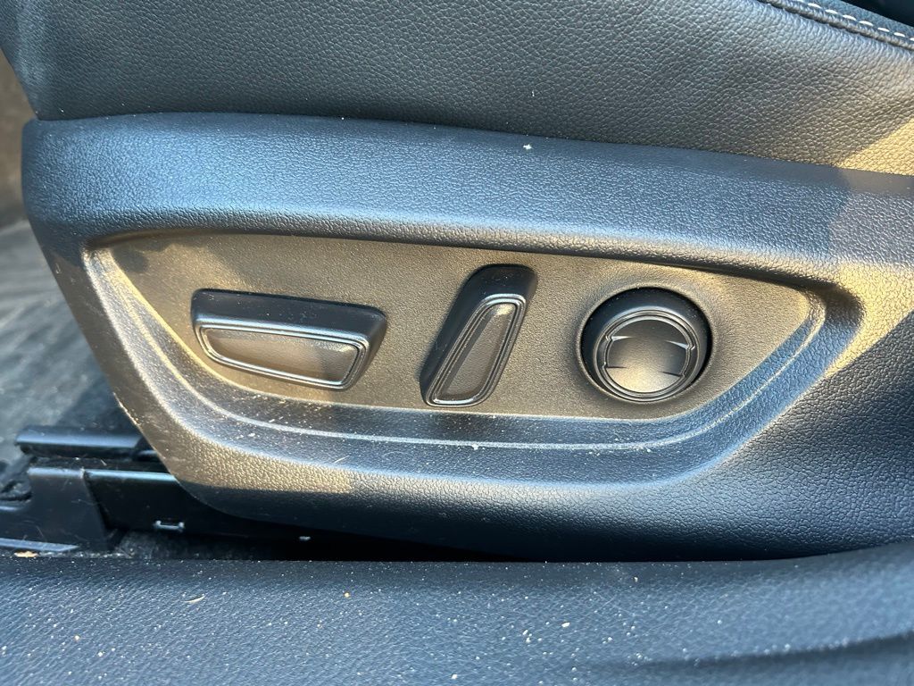 Thumbnail: 2025 Toyota Camry - 16