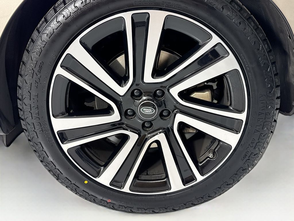 Thumbnail: 2023 Land Rover Range Rover - 31