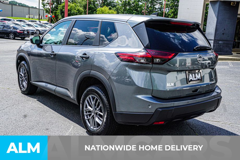 Used 2024 Gray Nissan S image 5
