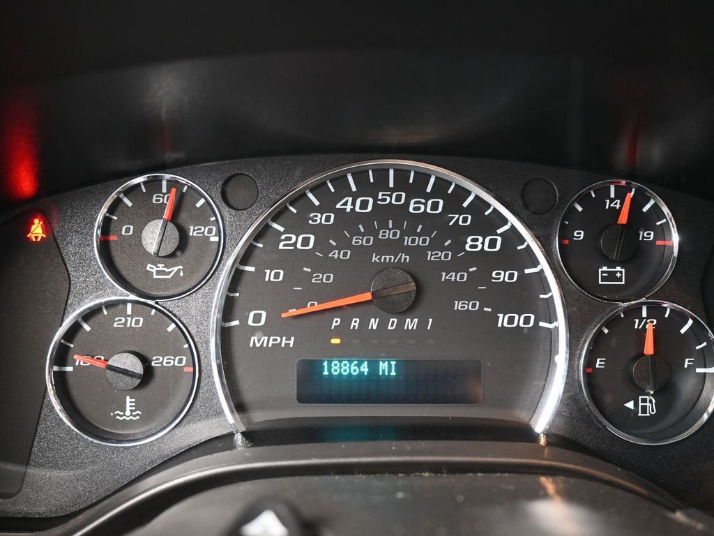 Used 2024 Summit White Chevrolet Work Van image 26