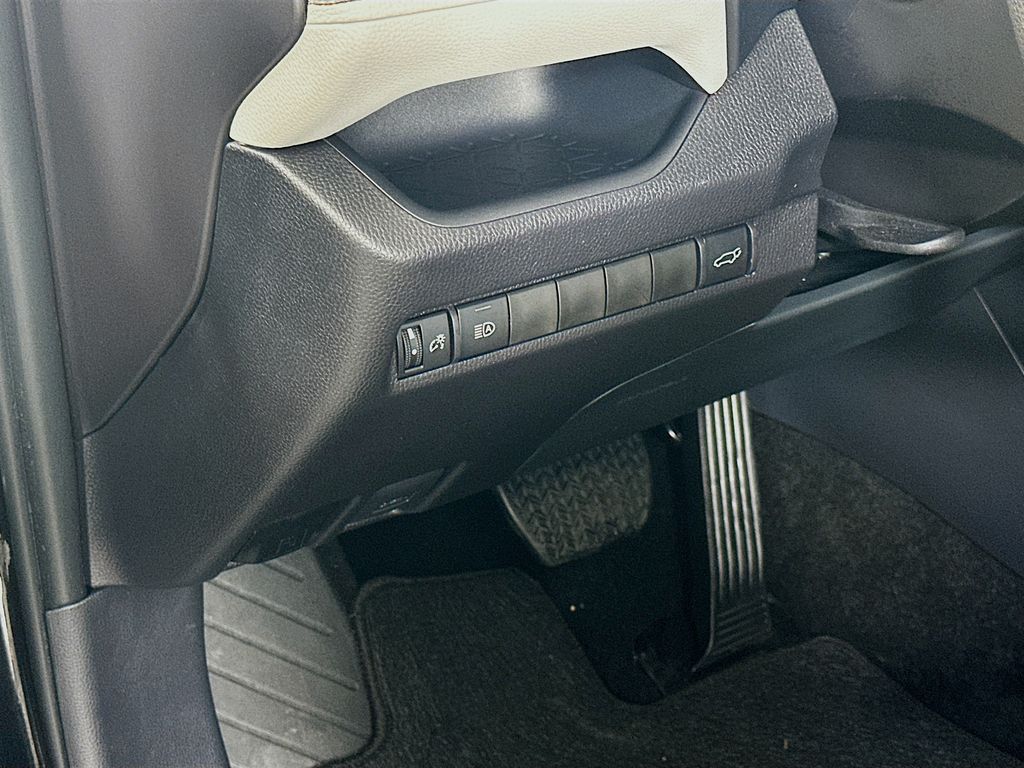 Thumbnail: 2025 Toyota RAV4 - 10